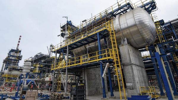 Бакинский нефтеперерабатывающий завод имени Гейдара Алиева - Sputnik Азербайджан