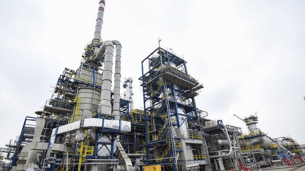 Бакинский нефтеперерабатывающий завод имени Гейдара Алиева - Sputnik Азербайджан