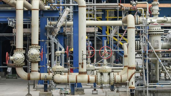Бакинский нефтеперерабатывающий завод имени Гейдара Алиева - Sputnik Азербайджан