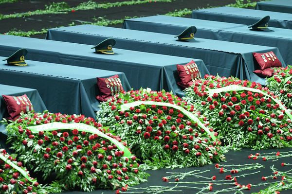 Церемония прощания с погибшими военными в спортивном комплексе "Серхедчи". - Sputnik Азербайджан