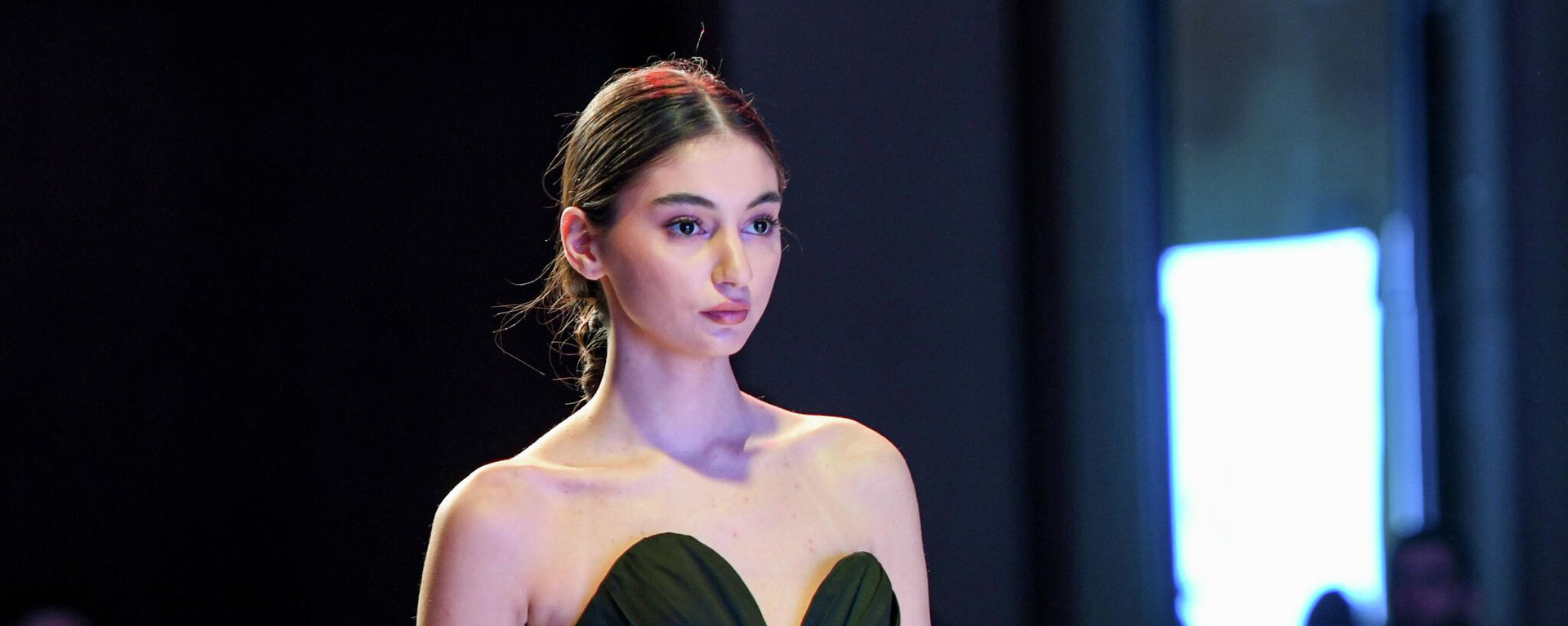 Дефиле в рамках одиннадцатой Азербайджанской Недели моды - Azerbaijan Fashion Week - Sputnik Азербайджан, 1920, 04.12.2021
