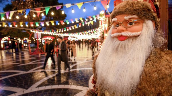 Благотворительная Ярмарка Холодные руки- теплое сердце” на Площади Фонтанов в Баку - Sputnik Азербайджан