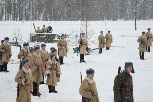 Успешное развитие контрнаступления под Москвой в декабре - начале января создало благоприятные условия для перехода в общее наступление на других операционных направлениях - Sputnik Азербайджан