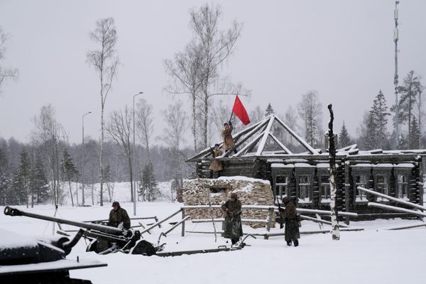 В результате контрнаступления под Москвой и последующего общего наступления советских войск враг был отброшен на запад на 150-400 километров, освобождены Московская и Тульская области, многие районы Калининской (ныне Тверская) и Смоленской областей, Германия потерпела первое крупное поражение во Второй мировой войне (1939-1945). - Sputnik Азербайджан