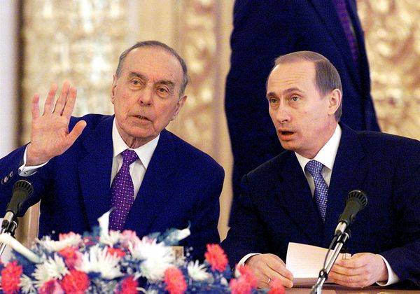 7 октября 1992 года Верховный Совет Азербайджана не ратифицировал соглашение о создании СНГ, и в течение года представители Баку участвовали в работе Содружества в качестве наблюдателей. 20 сентября 1993 года азербайджанские депутаты приняли постановление о присоединении республики к СНГ. - Sputnik Азербайджан
