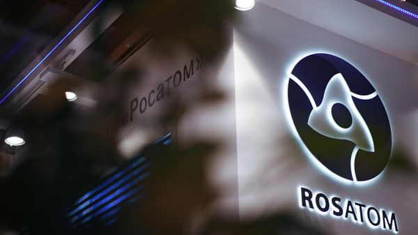 Логотип государственной корпорации по атомной энергии Росатом - Sputnik Азербайджан