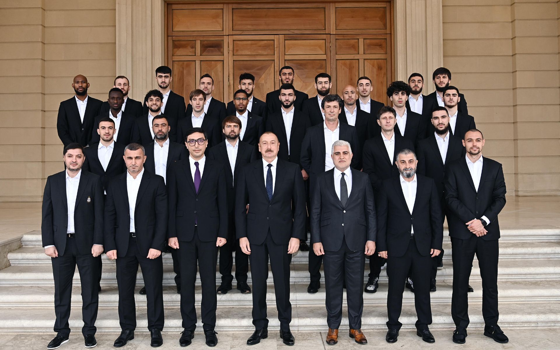 Prezident İlham Əliyev Qarabağ futbol klubunun üzvlərini qəbul edib - Sputnik Азербайджан, 1920, 13.12.2021