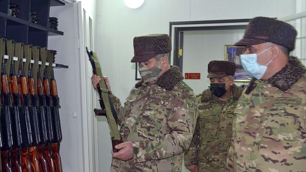 Министр обороны Ильхам Алиев побывал на новых военных объектах и дал поручения - Sputnik Азербайджан