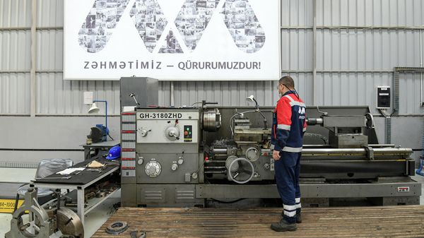 Цех по ремонту двигателей поездов Бакинского метрополитена  - Sputnik Азербайджан