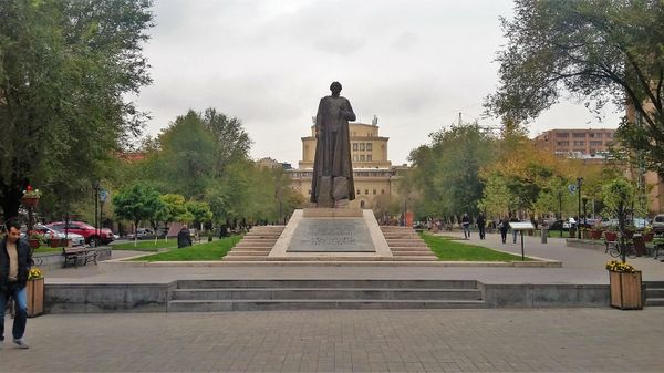 Памятник Гарегину Нжде в Ереване - Sputnik Азербайджан