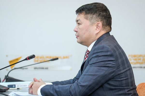 Посол Кыргызстана Кайрат Осмоналиев в ходе конференции, проходившей в мультимедийном пресс-центре Sputnik Азербайджан - Sputnik Азербайджан