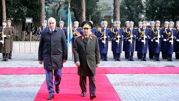  Министры обороны Азербайджана Закир Гасанов и Грузии Джуаншер Бурчуладзе - Sputnik Азербайджан