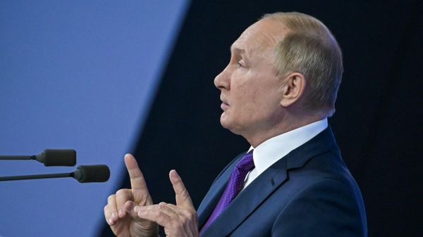 Президент РФ Владимир Путин на большой ежегодной пресс-конференции в Центральном выставочном зале Манеж - Sputnik Азербайджан