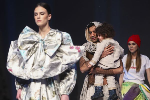 Презентации коллекции под названием "No Nation Fashion", проекта модного бренда, созданного мигрантами, в Сараево, Босния. - Sputnik Азербайджан