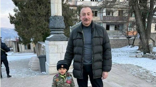 Ильхам Алиев встретился в Шуше с 4-летним генерал-лейтенантом - Sputnik Азербайджан