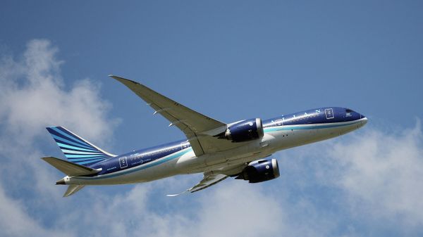 Пассажирский самолет AZAL, фото из архива - Sputnik Азербайджан