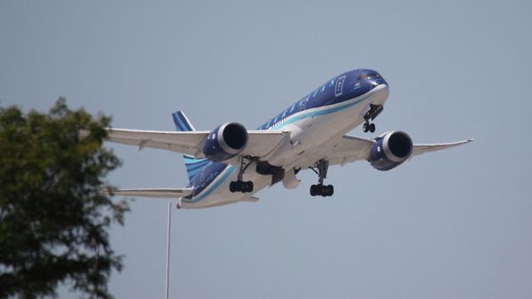 Пассажирский самолет AZAL, фото из архива - Sputnik Азербайджан