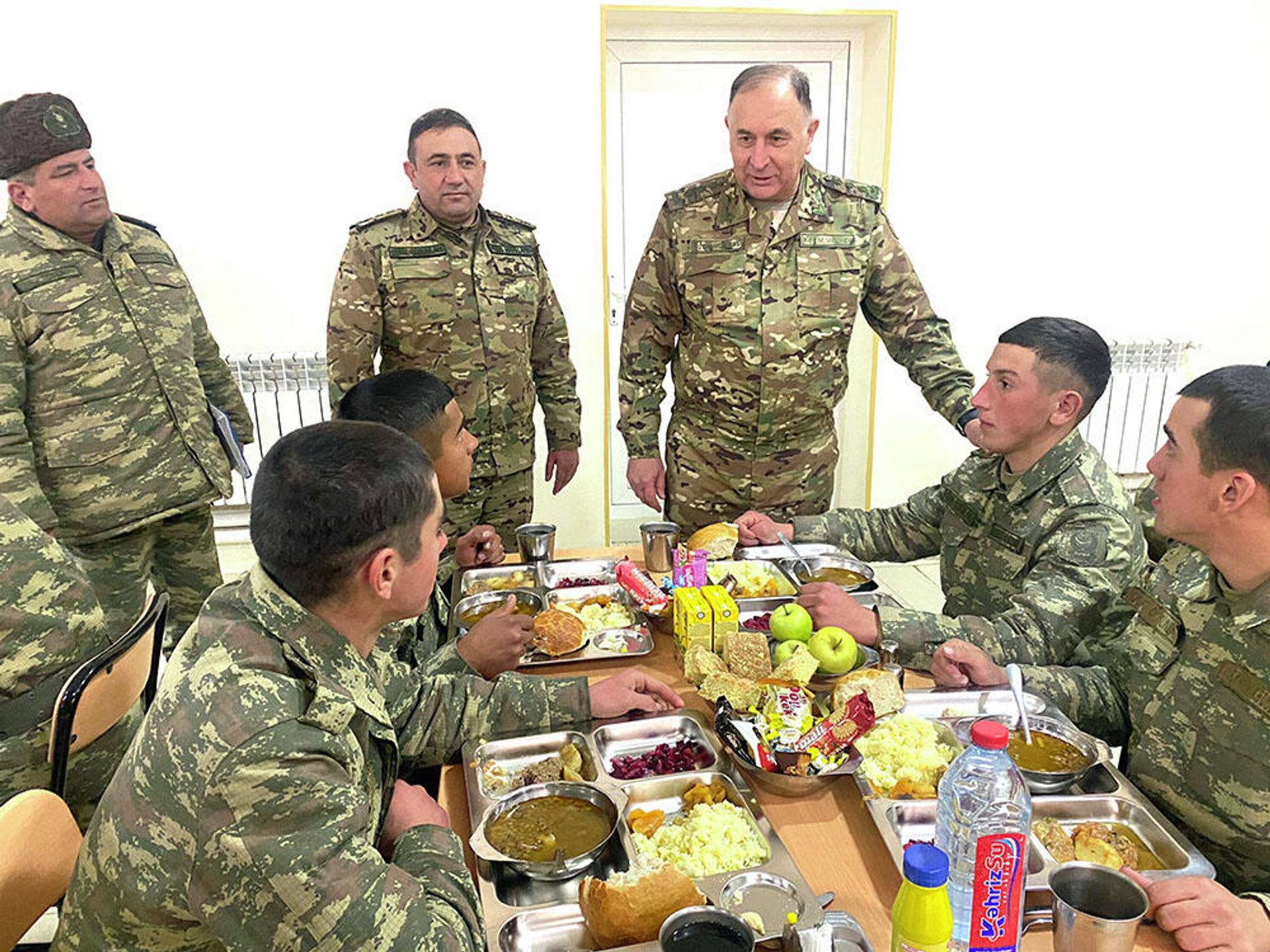 Azərbaycan Ordusunun Baş Qərargah rəisi Kəlbəcərdə yerləşən hərbi hissələrdə olub - Sputnik Азербайджан, 1920, 30.12.2021