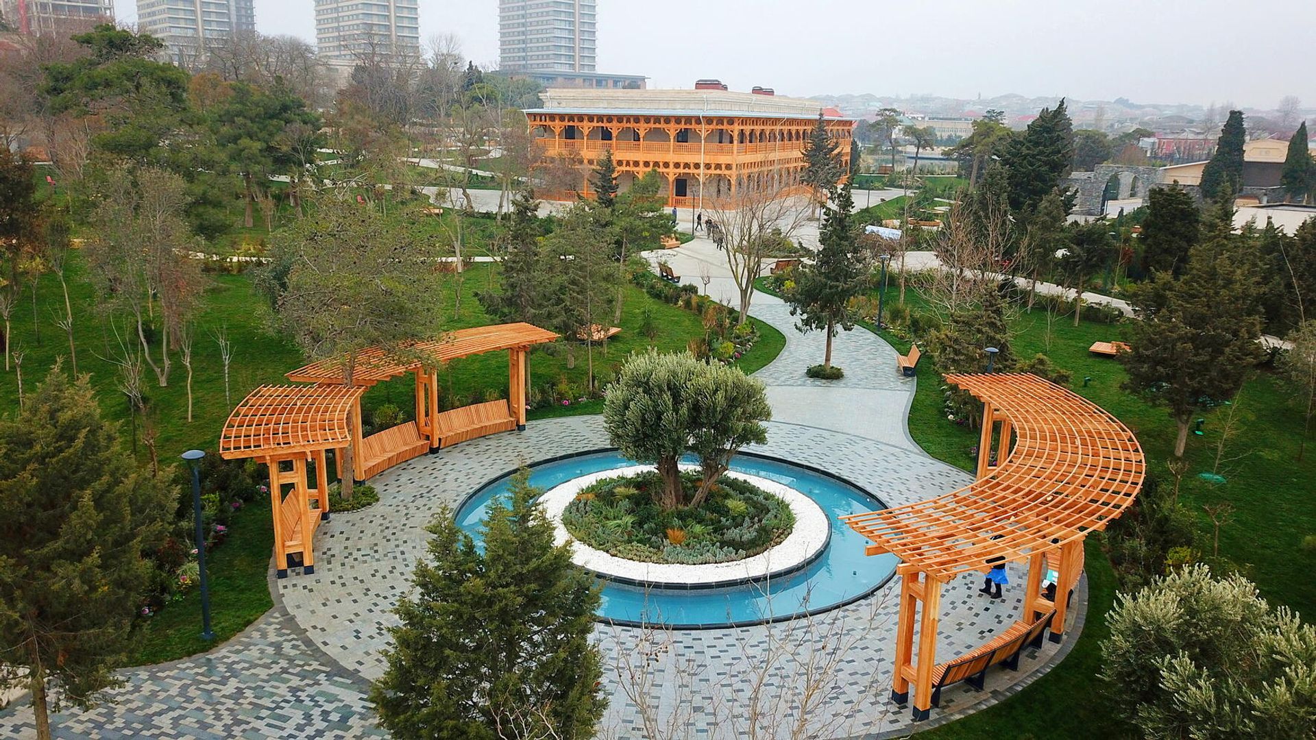 Bakıda Nizami Gəncəvi parkı - Sputnik Азербайджан, 1920, 20.10.2023