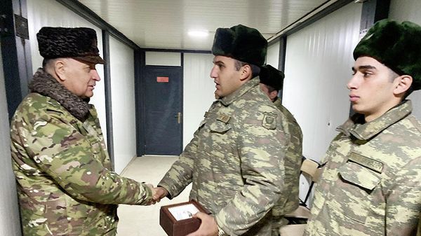 Керим Велиев посетил воинские части, дислоцированные в Лачинском районе - Sputnik Азербайджан