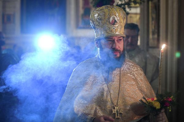 Священнослужитель во время Рождественского богослужения в Кафедральном соборе Жен-мироносиц в Баку. - Sputnik Азербайджан