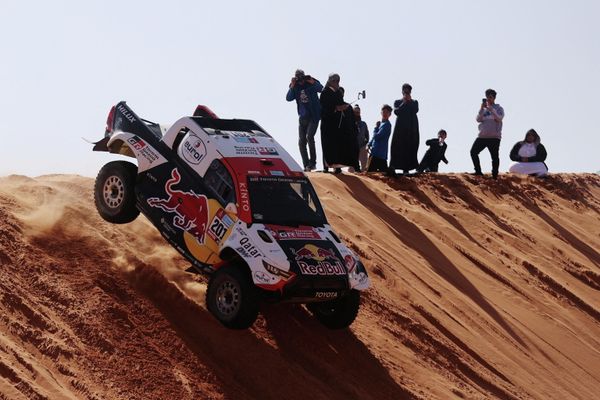 Насер Аль-Аттия из Toyota Gazoo Racing и штурман Матье Баумель. - Sputnik Азербайджан