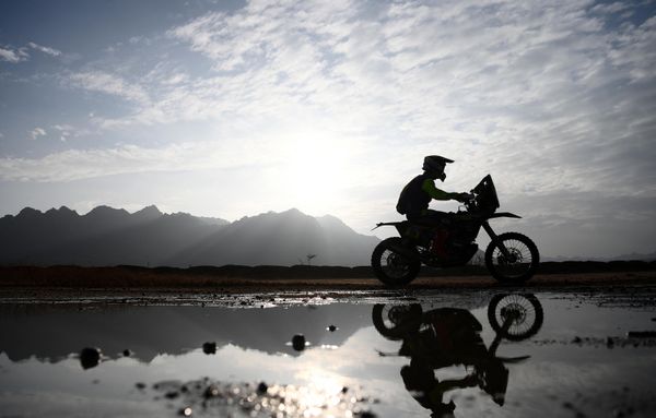 Португальский байкер Руи Гонсалвес за рулем своего Sherco во время ралли "Дакар-2022". - Sputnik Азербайджан