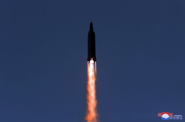 Это уже второе испытание вооружений, проведенное Северной Кореей в этом году. Предыдущий пуск состоялся 5 января также из провинции Чагандо. Позже КНДР сообщила, что испытала сверхзвуковую ракету, которая пролетела 700 километров и "точно попала в цель". - Sputnik Азербайджан