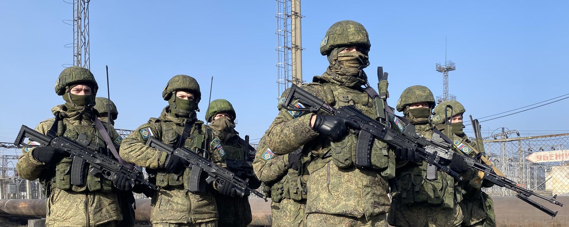 Военнослужащие из состава российского контингента миротворческих сил ОДКБ (Организация Договора о коллективной безопасности), охраняющие территорию ТЭЦ-3 в Алма-Ате - Sputnik Азербайджан, 1920, 26.11.2023