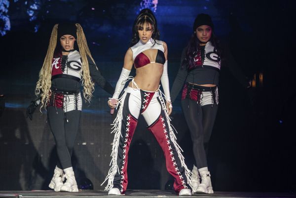 Певица Doja Cat выступает на концерте в честь национального чемпионата по студенческому футболу AT&amp;T Playoff Playlist Live! в Индианаполисе, США. - Sputnik Азербайджан