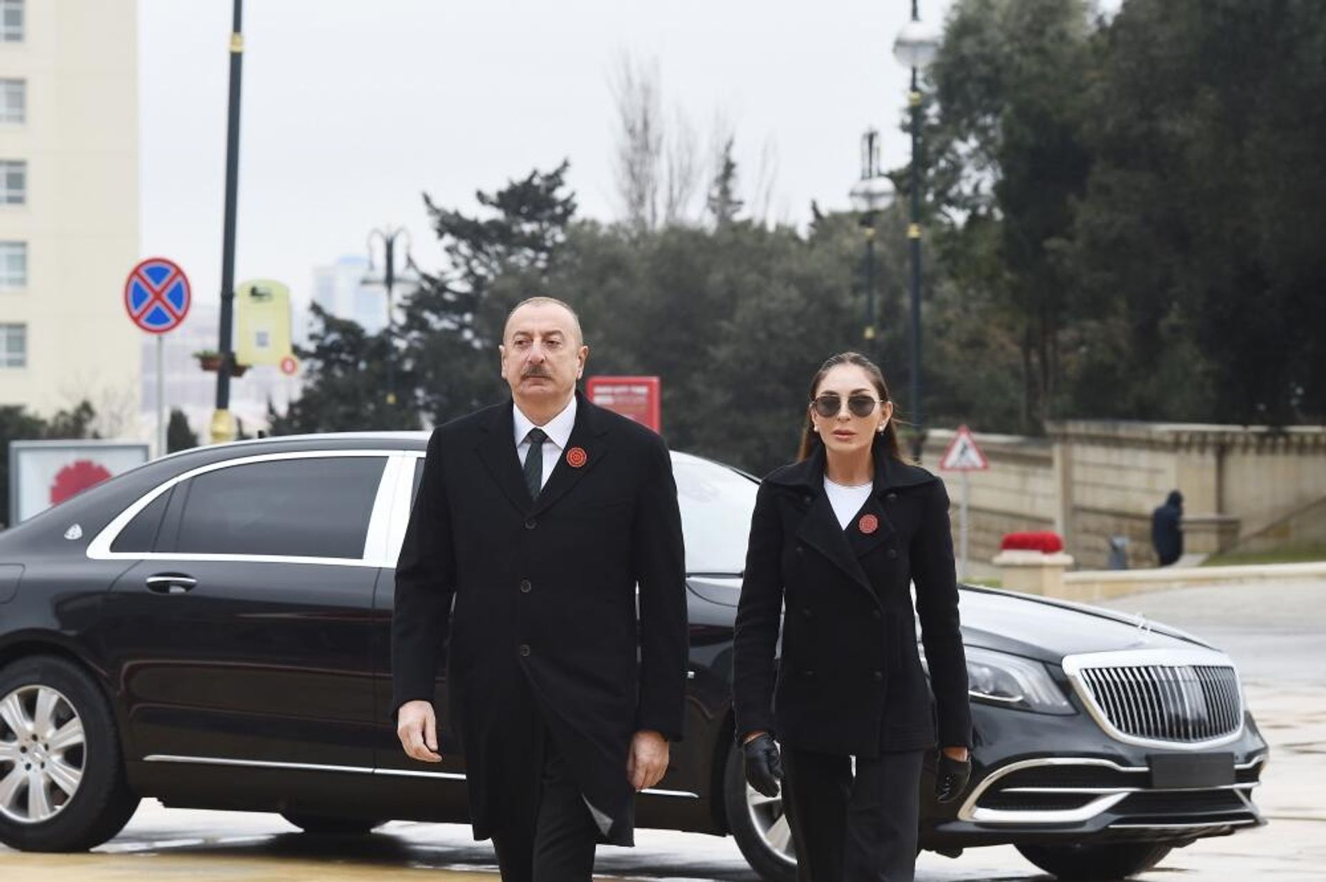 Prezident İlham Əliyev və birinci xanım Mehriban Əliyeva 20 Yanvar faciəsinin 32-ci ildönümü ilə əlaqədar Şəhidlər xiyabanını ziyarət ediblər - Sputnik Азербайджан, 1920, 20.01.2022