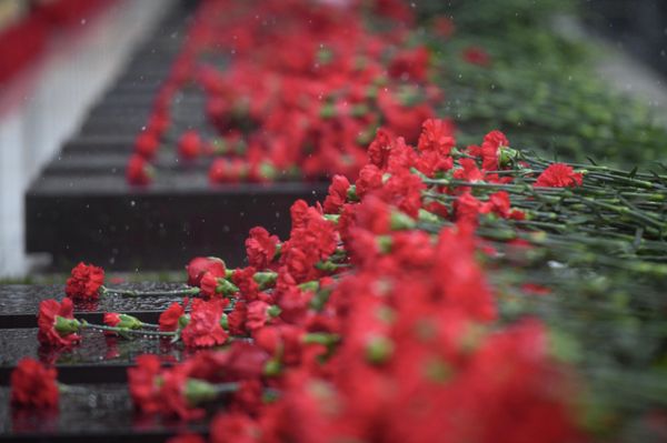 День всенародной скорби в связи с 20 Января на Аллее Шехидов , 20 января 2022 год. - Sputnik Азербайджан