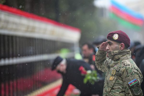 День всенародной скорби в связи с 20 Января на Аллее Шехидов , 20 января 2022 год. - Sputnik Азербайджан
