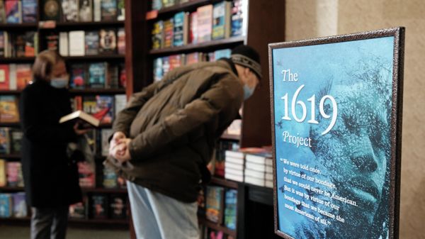 Новая книга журналистки Николь Ханна-Джонс Проект 1619: история нового происхождения - Sputnik Азербайджан
