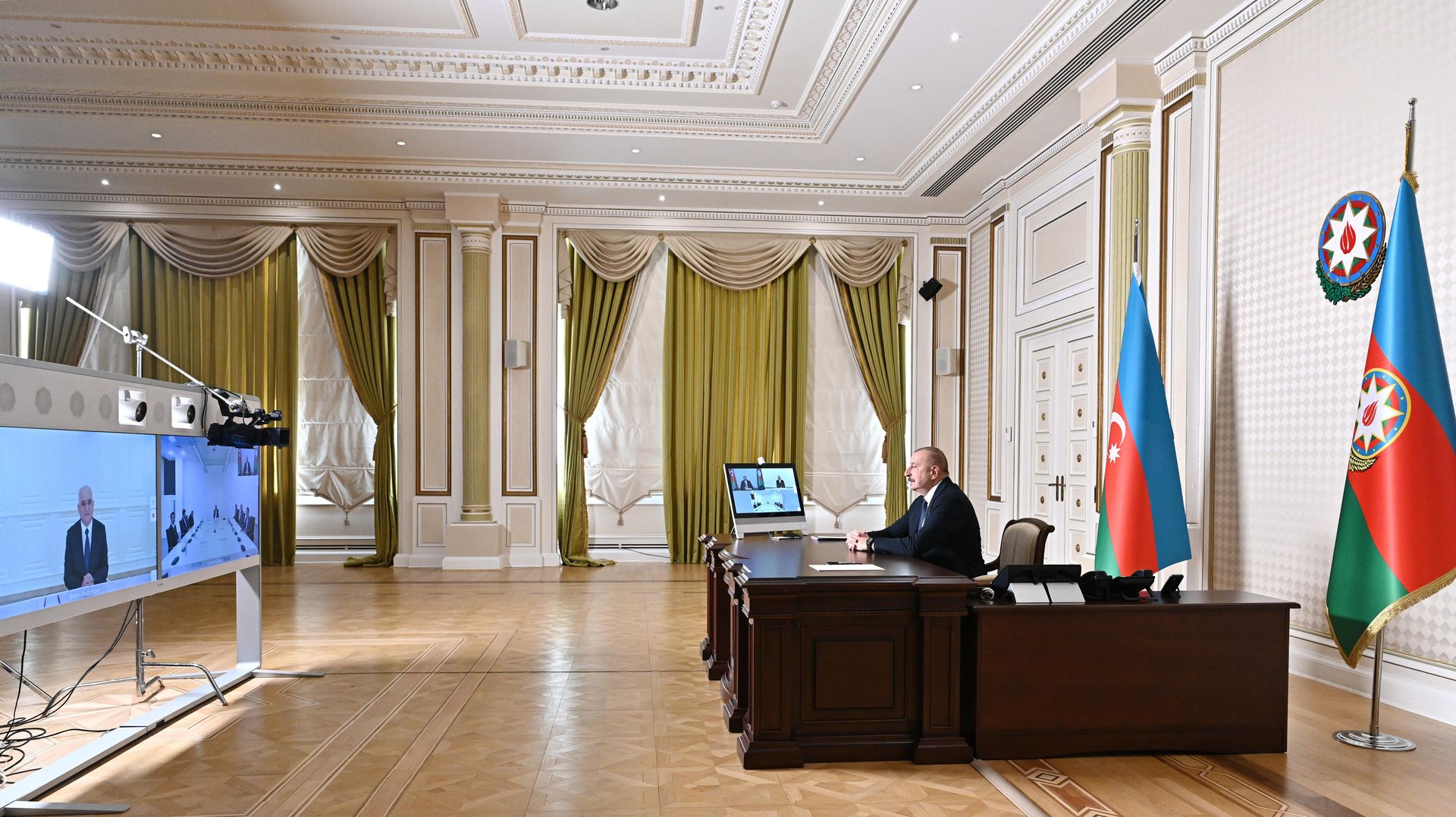 Prezident İlham Əliyev İranın yol və şəhərsalma nazirini videoformatda qəbul edib - Sputnik Азербайджан, 1920, 25.01.2022