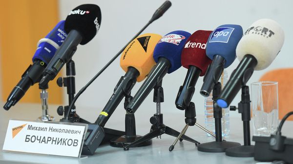Пресс-конференция посла России в Азербайджане Михаила Бочарникова - Sputnik Азербайджан
