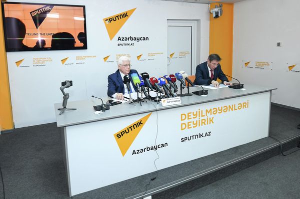 Михаил Бочарников подчеркнул, что по итогам 11 месяцев 2021 года объем товарооборота между Россией и Азербайджаном составил 2,9 млрд долларов США. - Sputnik Азербайджан
