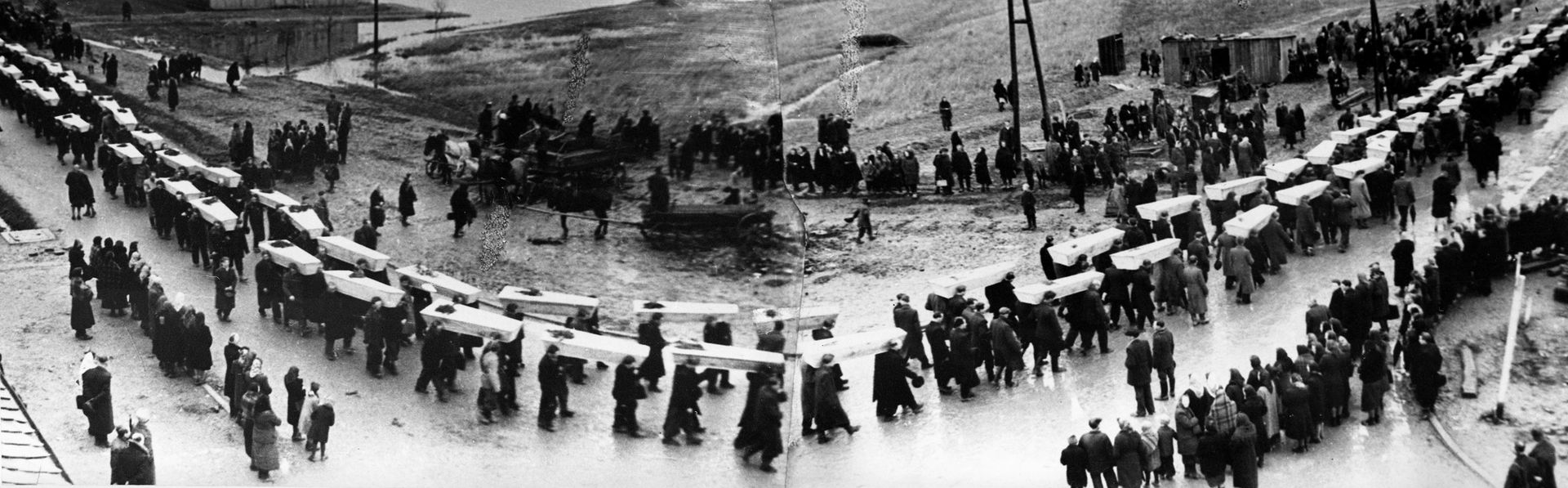 Великая Отечественная война 1941-1945 гг. Похороны погибших узников освобожденного Красной Армией  концентрационного лагеря Освенцим. - Sputnik Азербайджан, 1920, 27.01.2023