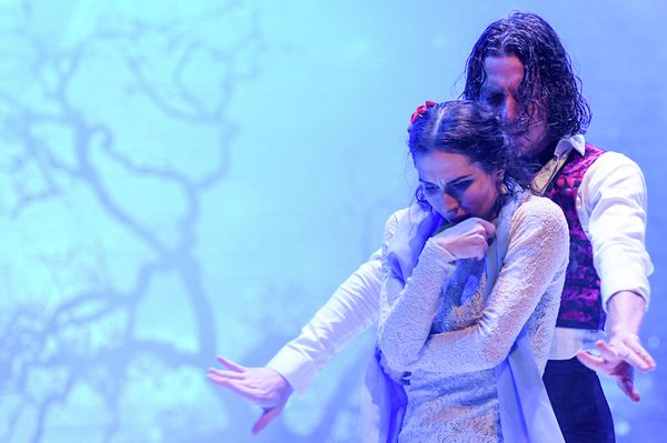 Актеры-танцоры театра национального танца Испании Flamenco Live представили на сцене Дворца Гейдара Алиева музыкальный спектакль-фламенко "Легенда о Ромео и Джульетте". - Sputnik Азербайджан