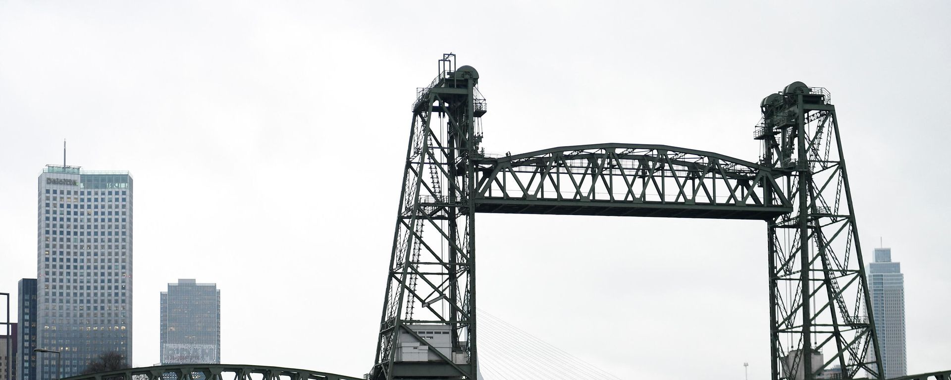 Исторический мост в Роттердам - Sputnik Азербайджан, 1920, 05.02.2022