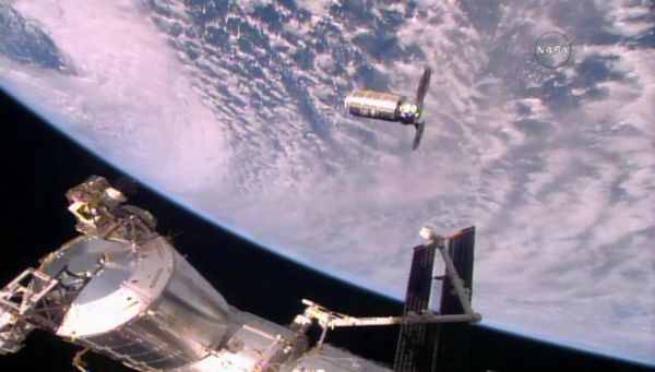 Корабль снабжения Cygnus медленно приближается к Международной космической станции (МКС), 23 октября 2016 год - Sputnik Азербайджан
