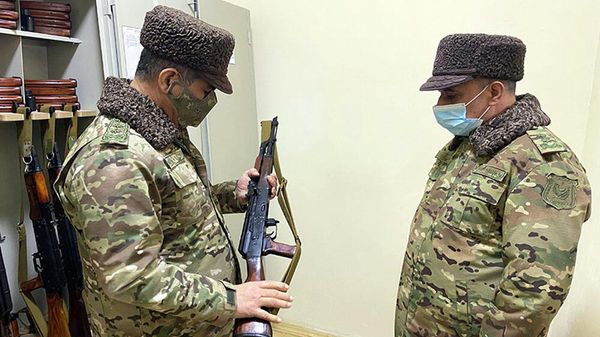 Закир Гасанов ознакомился с условиями, созданными в новой воинской части, введенной в эксплуатацию на освобожденных от оккупации территориях - Sputnik Азербайджан