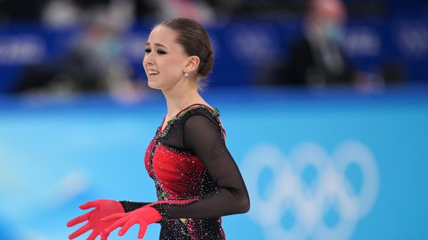Российская спортсменка, член сборной России (команда ОКР) Камила Валиева выступает с произвольной программой в женском одиночном катании командных соревнований по фигурному катанию на XXIV зимних Олимпийских играх в Пекине - Sputnik Азербайджан