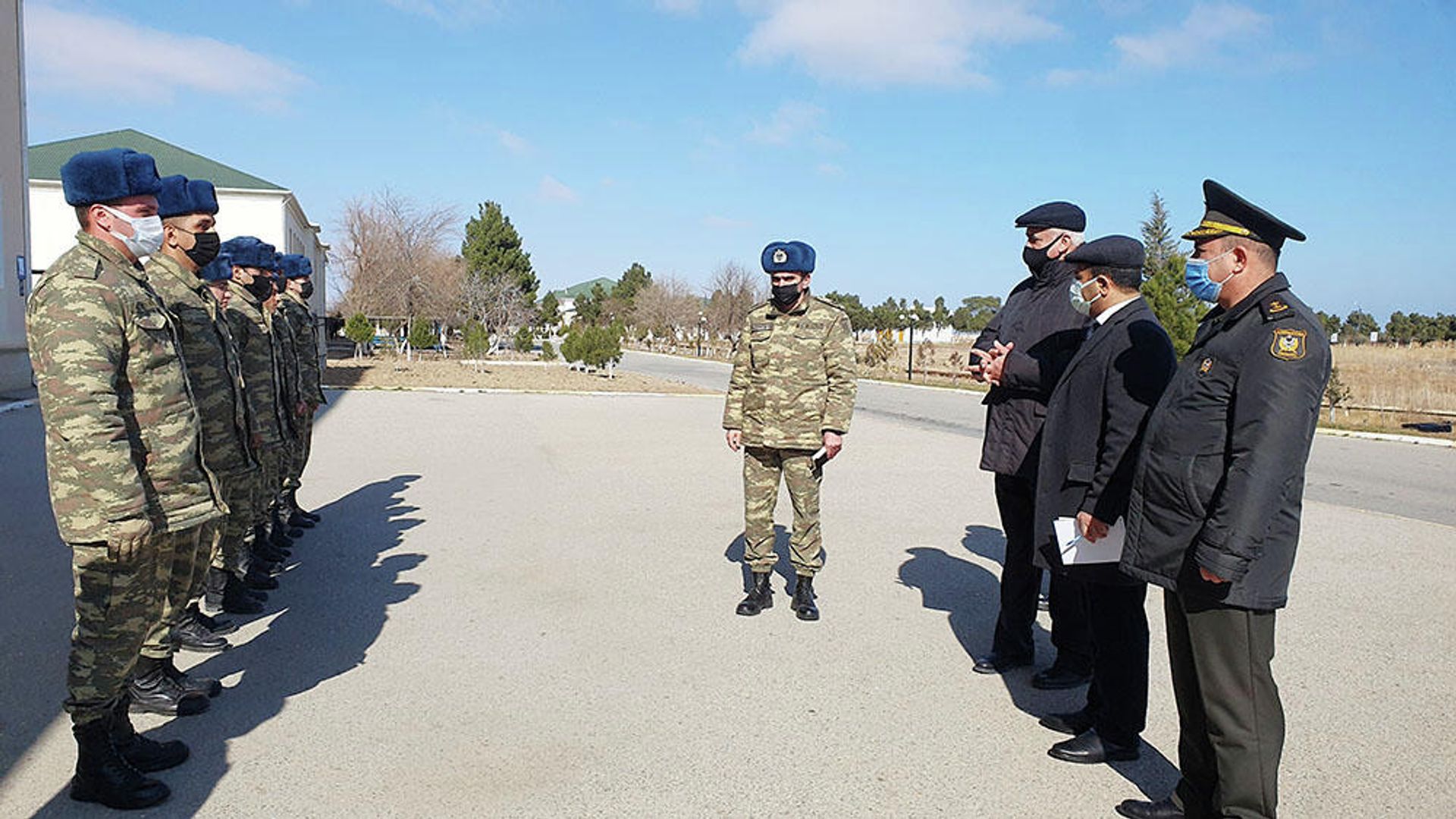 Ombudsman Aparatının nümayəndələri HHQ-nin hərbi hissəsində olublar - Sputnik Азербайджан, 1920, 12.02.2022