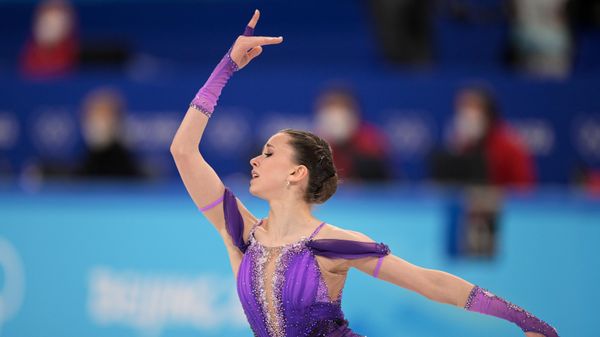 Российская спортсменка, член сборной России (команда ОКР) Камила Валиева выступает с короткой программой в женском одиночном катании командных соревнований по фигурному катанию на XXIV зимних Олимпийских играх в Пекине - Sputnik Азербайджан