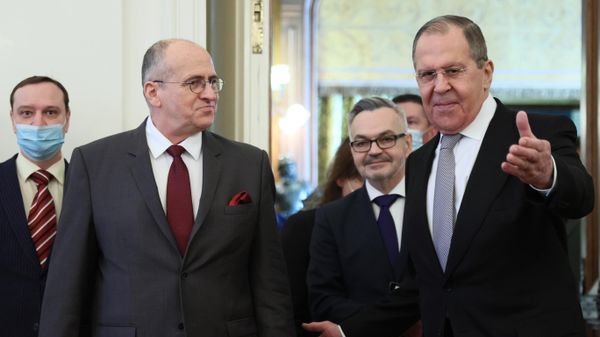 Министр иностранных дел РФ Сергей Лавров и министр иностранных дел Польши Збигнев Рау (справа налево на первом плане) во время встречи в Доме приемов МИД России в Москве - Sputnik Азербайджан