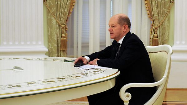 Федеральный канцлер Германии Олаф Шольц во время встречи в Кремле с президентом РФ Владимиром Путиным - Sputnik Азербайджан