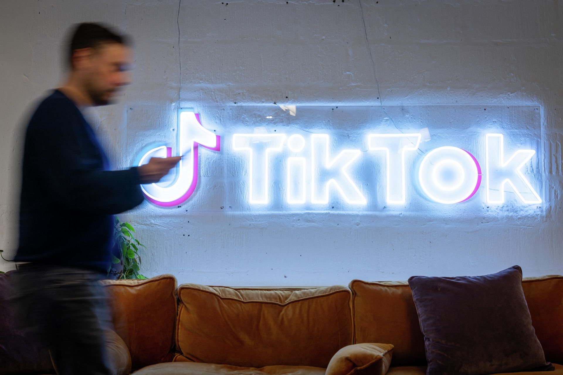  TikTok  - Sputnik Азербайджан, 1920, 29.04.2024