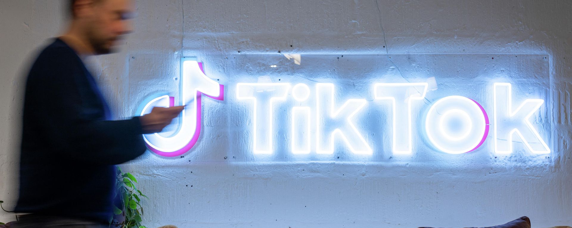  TikTok  - Sputnik Азербайджан, 1920, 25.05.2024