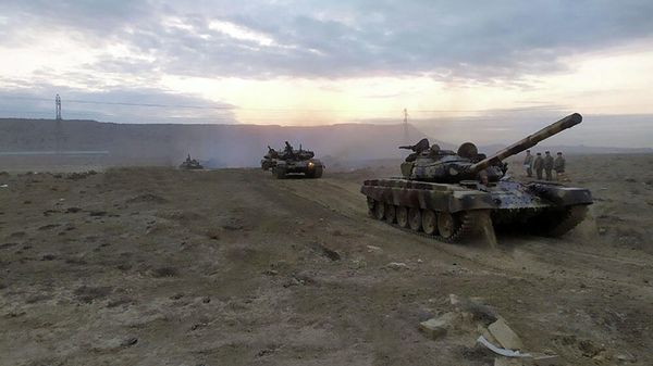 Учения танковых подразделений ВС Азербайджана - Sputnik Азербайджан